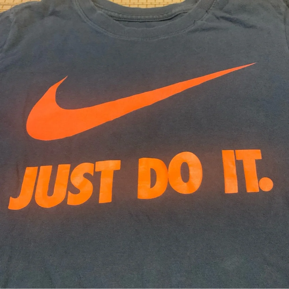Nike short sleeve t shirt size L